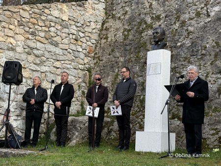 Spominska slovesnost pri spomeniku Franceta Tomsica (1)